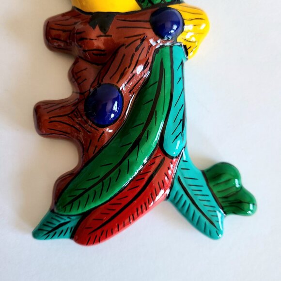 Set of 2 ceramic hand painted parrots. Wall decor. Signed by artist, 2005. - Picture 3 of 6